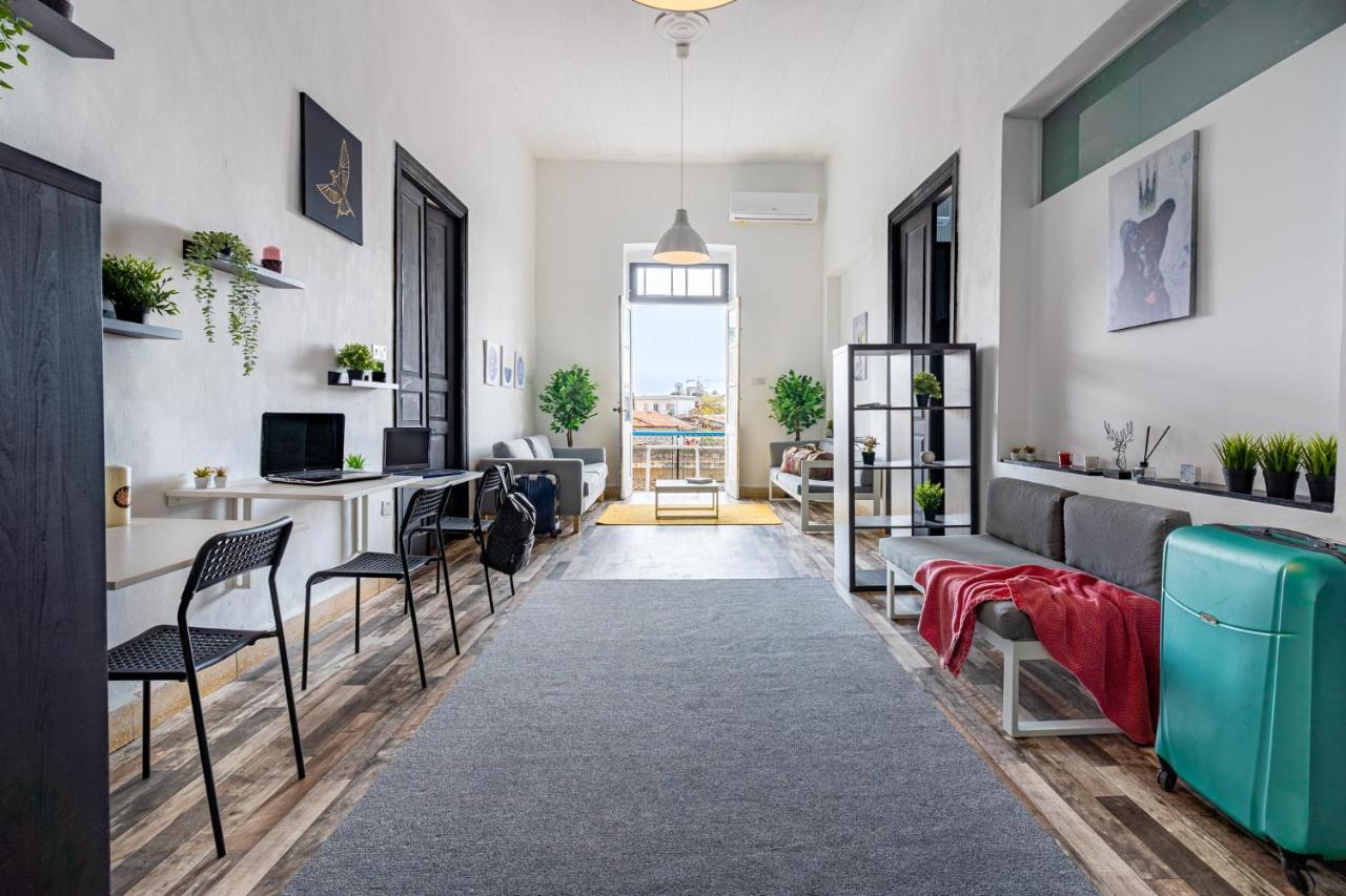 Bee Hostel ลิมาซอล ภายนอก รูปภาพ