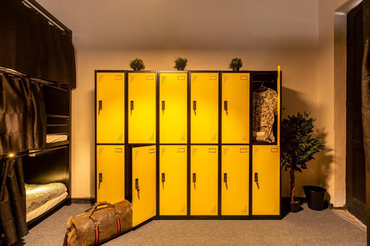 Bee Hostel ลิมาซอล ภายนอก รูปภาพ