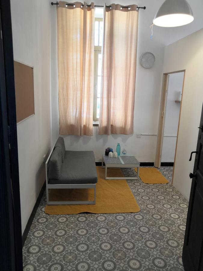 Bee Hostel ลิมาซอล ภายนอก รูปภาพ